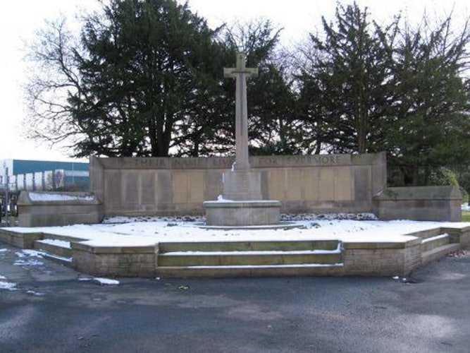 Pgds 20120915 235556 Burnley Cemetery 04 War Memorial Img 0180