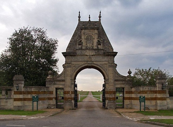 Pgds 20140724 215559 Gate House Of The Drive To Castle Ashby House   Geograph Org Uk   253141