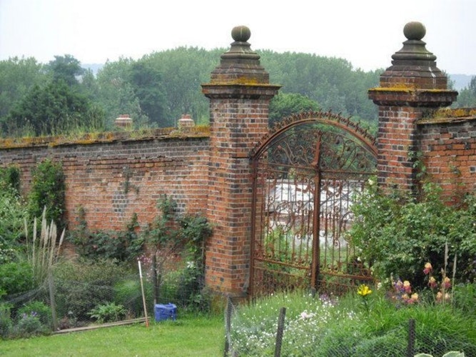 Pgds 20140826 201207 A Gate Into The Walled Garden    Geograph Org Uk   1423518