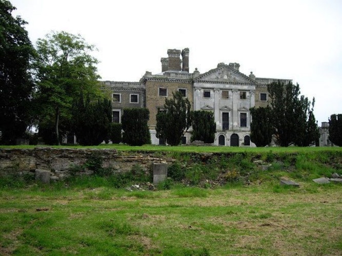 Pgds 20140826 203403 Looking At Copped Hall From The Sunken Garden    Geograph Org Uk   1423462