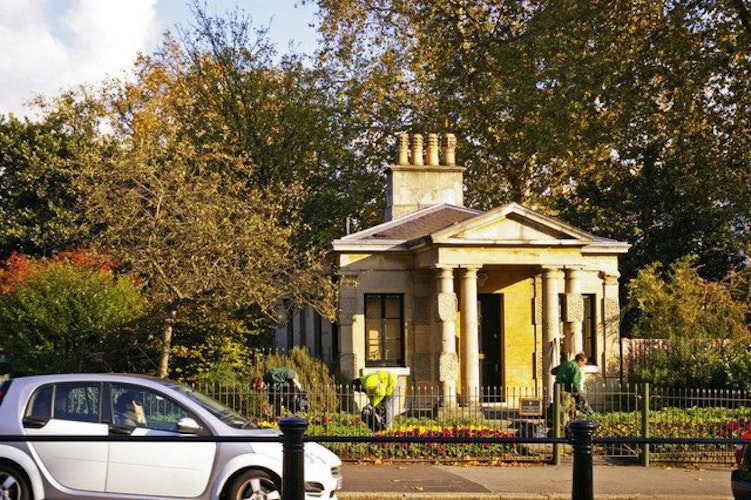 Pgds 20140905 195405 Lodge At Entrance To Hyde Park London Sw1   Geograph Org Uk   1129054