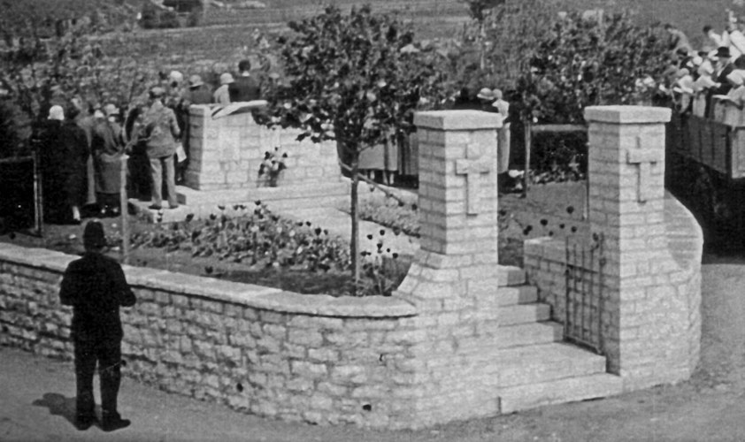 Pgds 20150703 151602 Charlton Mackrell War Memorial Garden Lime Tree Dedication Adj