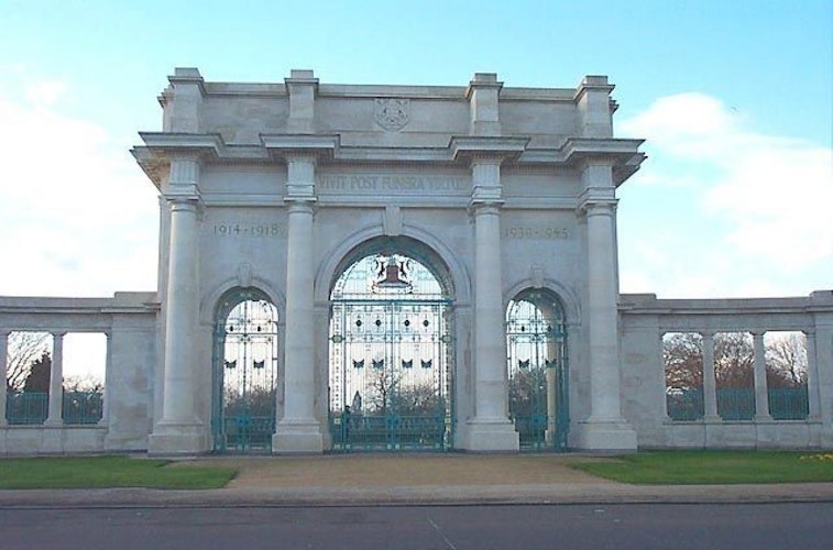Pgds 20150817 124244 Entrance Gates To Memorial Gardens Victoria Embankment   Geograph Org Uk   18939