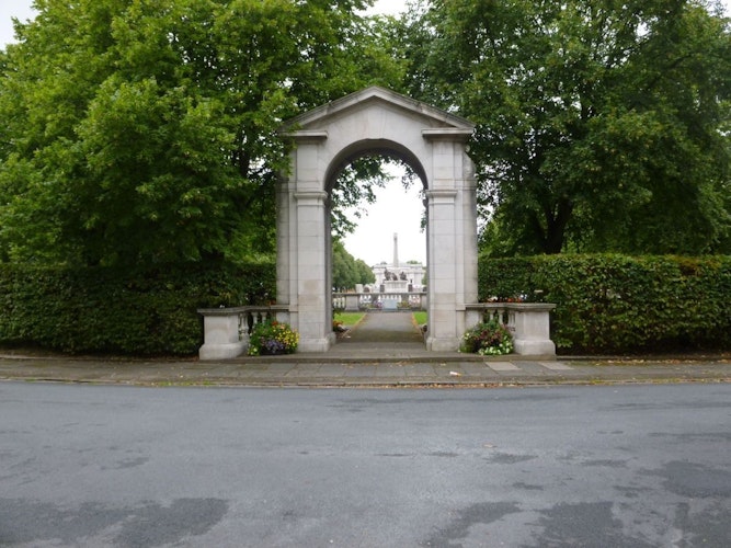 Pgds 20150907 202704 Archway To Remembrance Garden