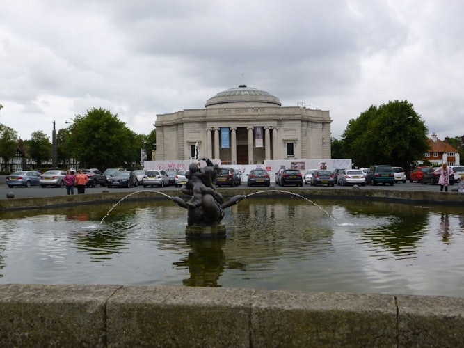 Pgds 20150907 203240 Front Of Lady Lever Art Gallery