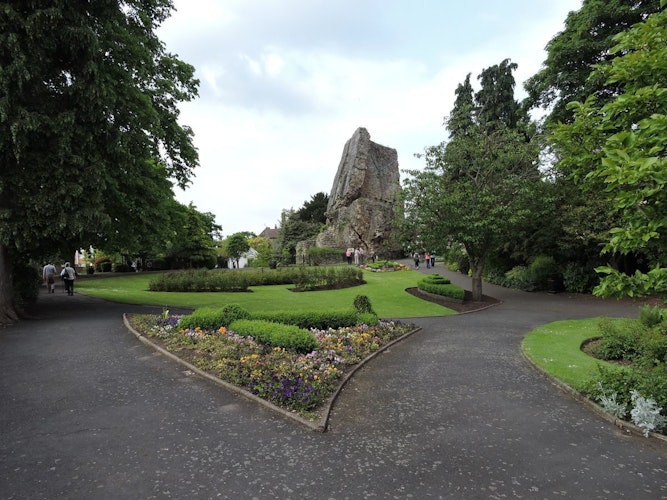 Pgds 20160608 144530 Flower Beds And Castle Ruins